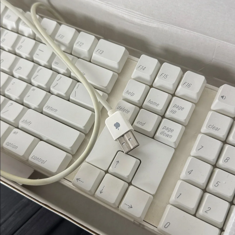 Retro Mac Apple White Clear Computer Keyboard USB Wired Cable with box